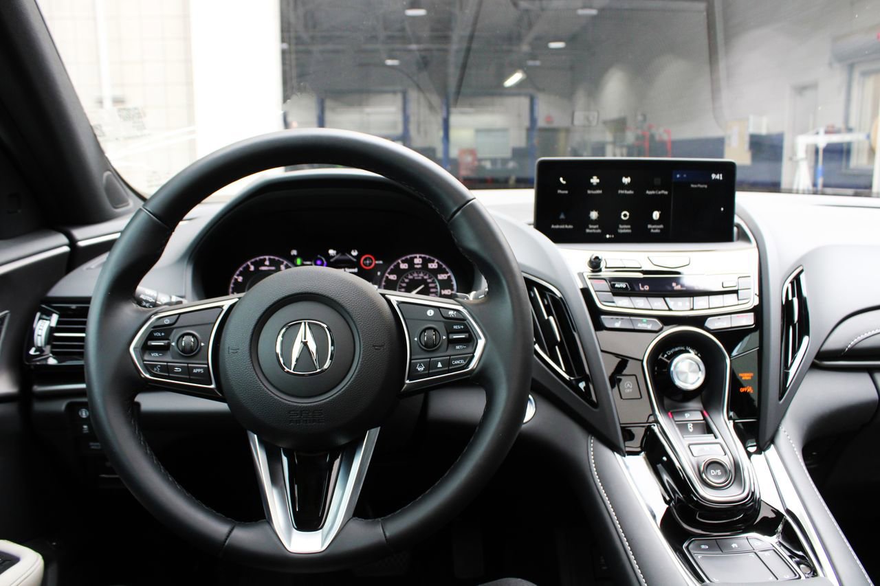 Used 2025 Acura RDX SH-AWD image 40