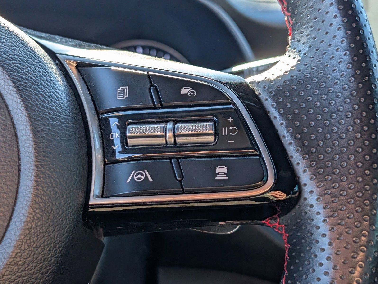 Used 2023 Kia Forte GT image 28