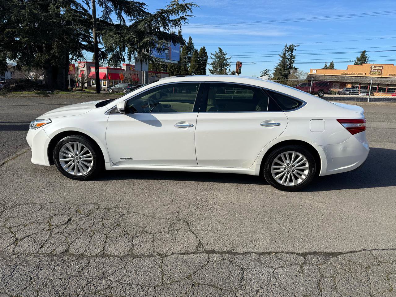 Used 2013 Toyota Avalon Limited image 2