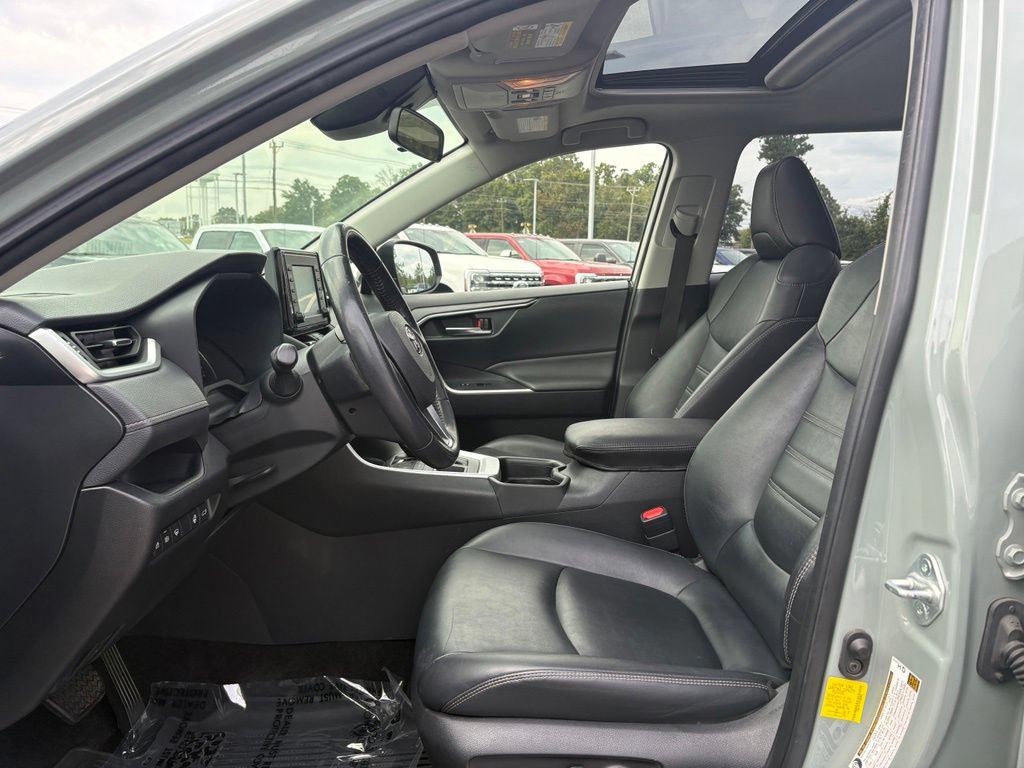 Used 2019 Toyota RAV4 XLE Premium AWD/4WD image 12