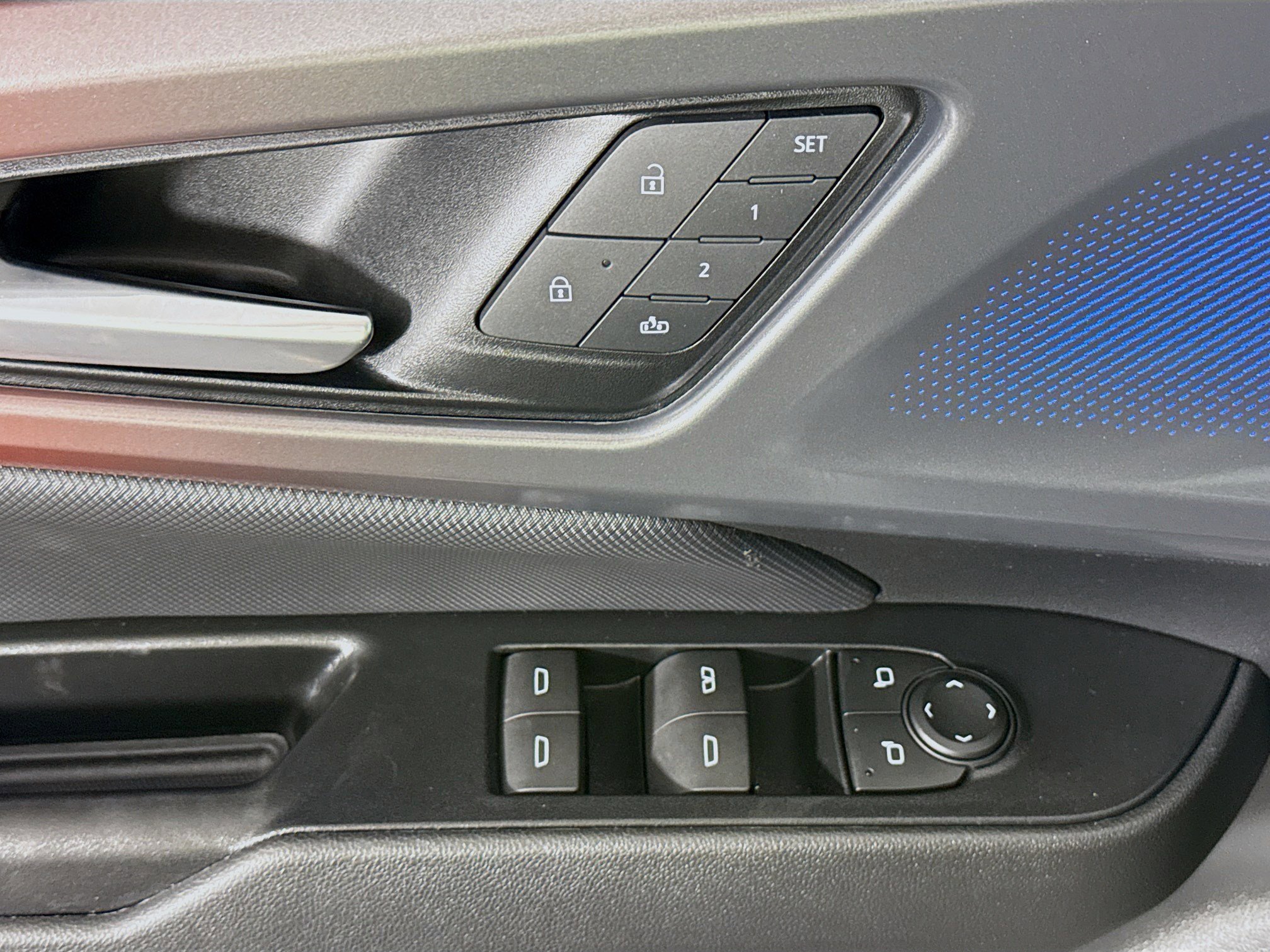 Used 2025 Chevrolet Equinox EV RS w/ Convenience Package II image 23