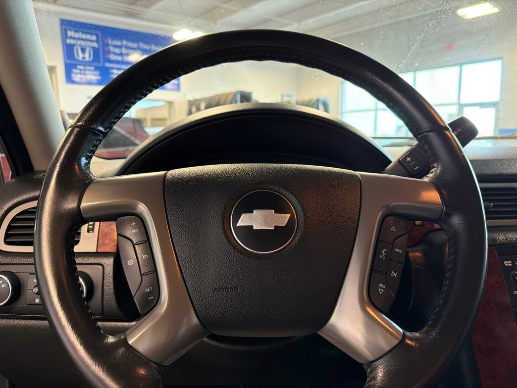 Used 2013 Chevrolet Suburban LT w/ Luxury Package AWD/4WD image 18