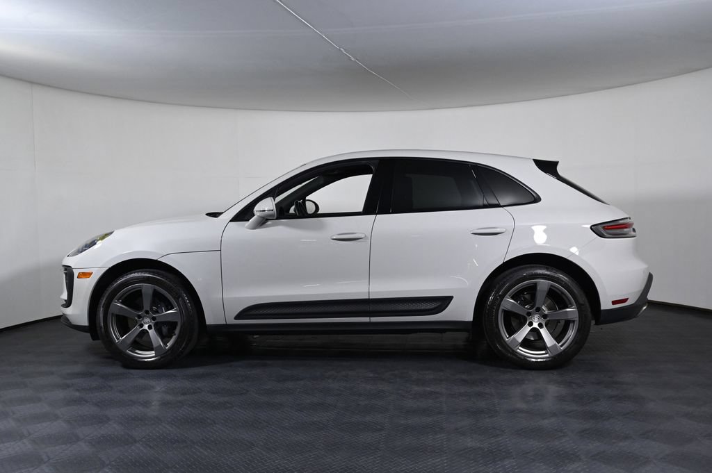 Certified 2023 Porsche Macan AWD/4WD image 2