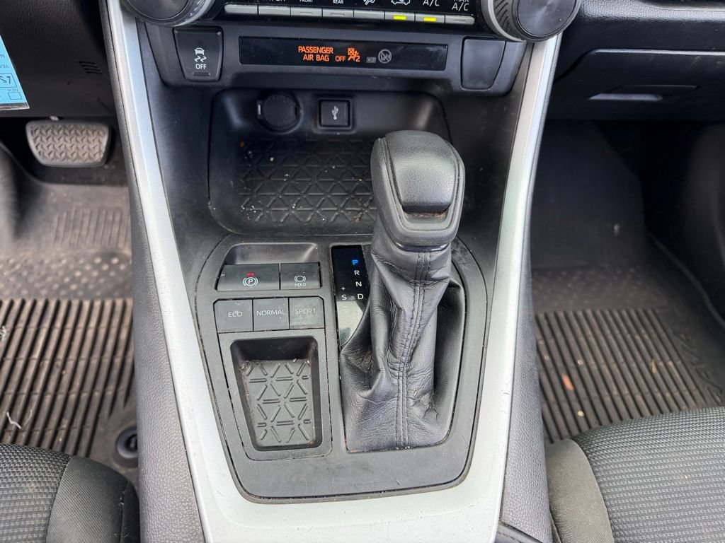 Used 2021 Toyota RAV4 LE FWD image 26
