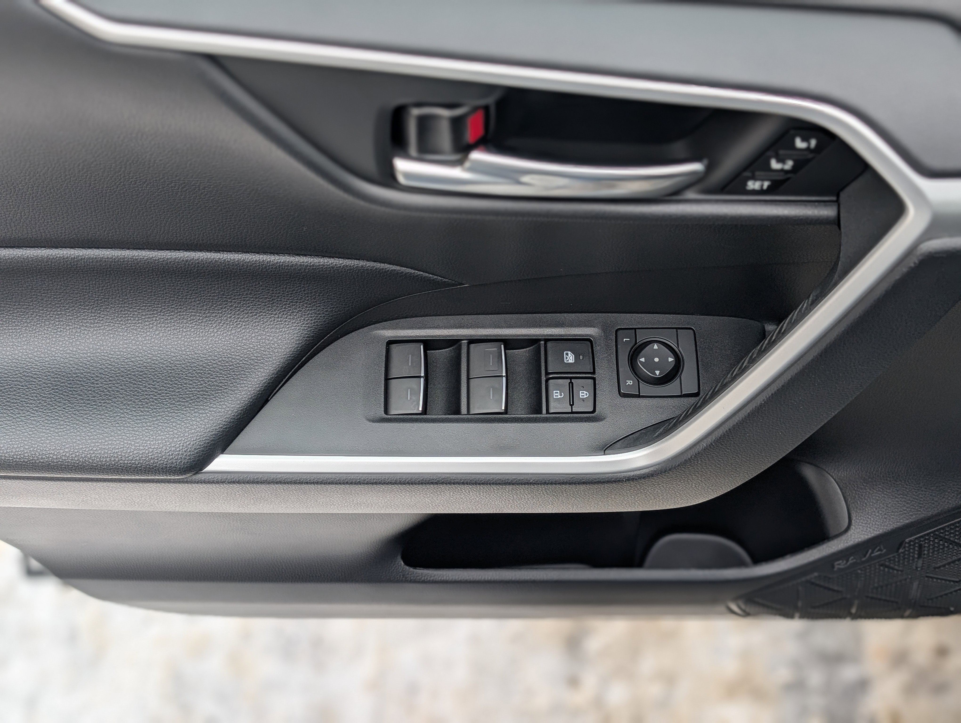 Used 2022 Toyota RAV4 XLE Premium image 29