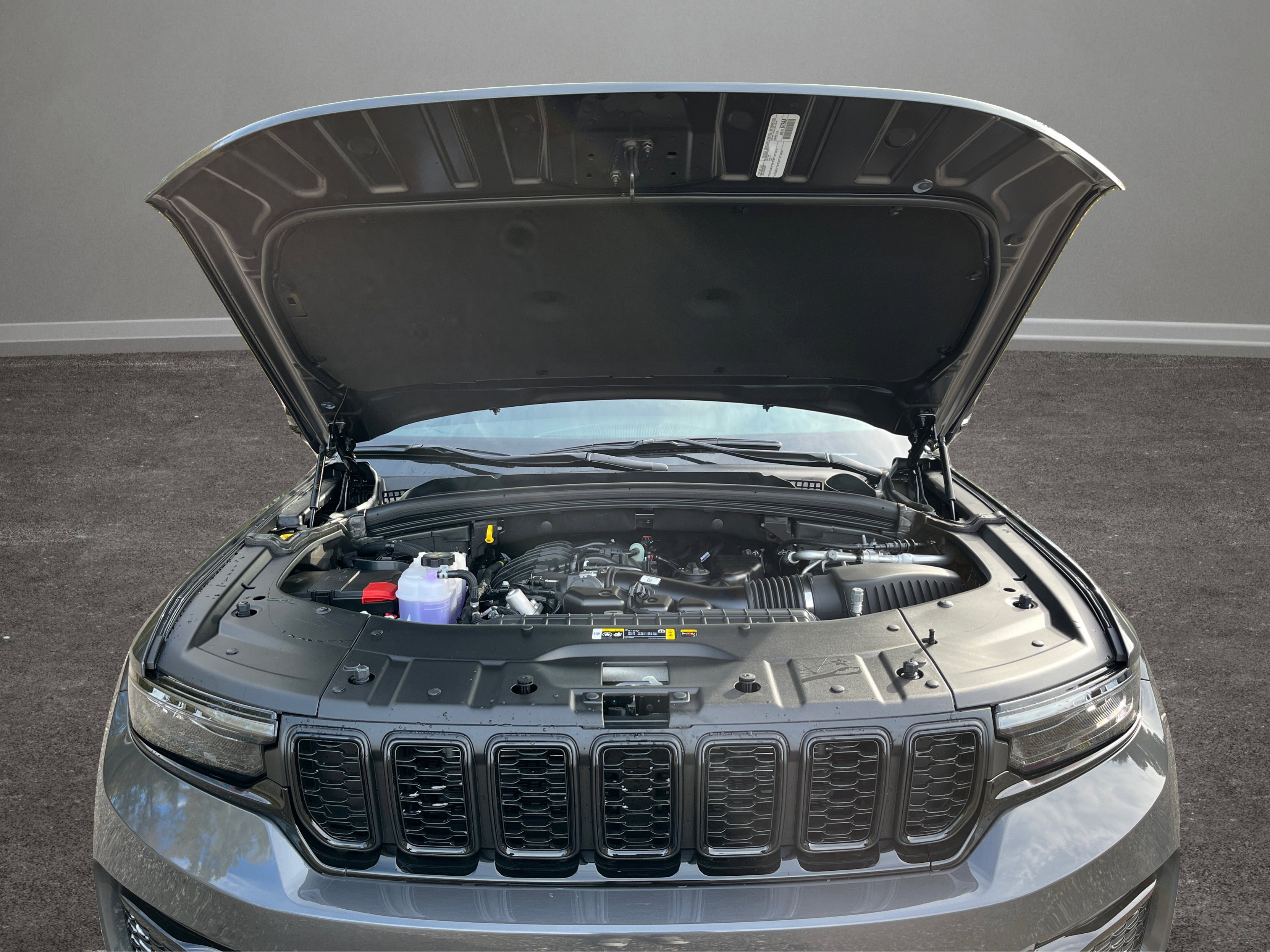 New 2025 Jeep Grand Cherokee Limited w/ Black Appearance Package image 12