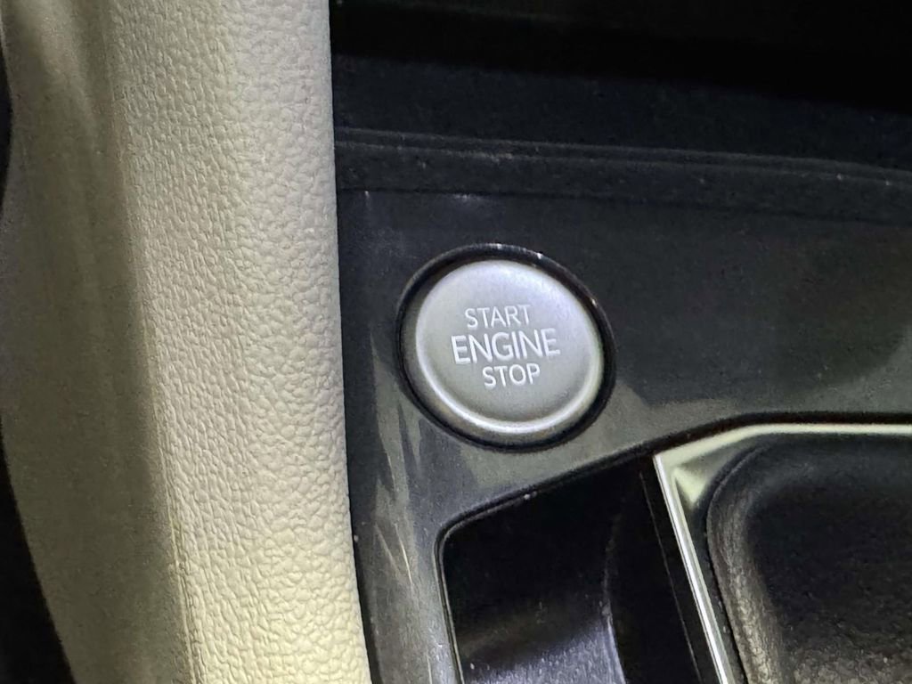 Used 2023 Volkswagen Tiguan SE image 30