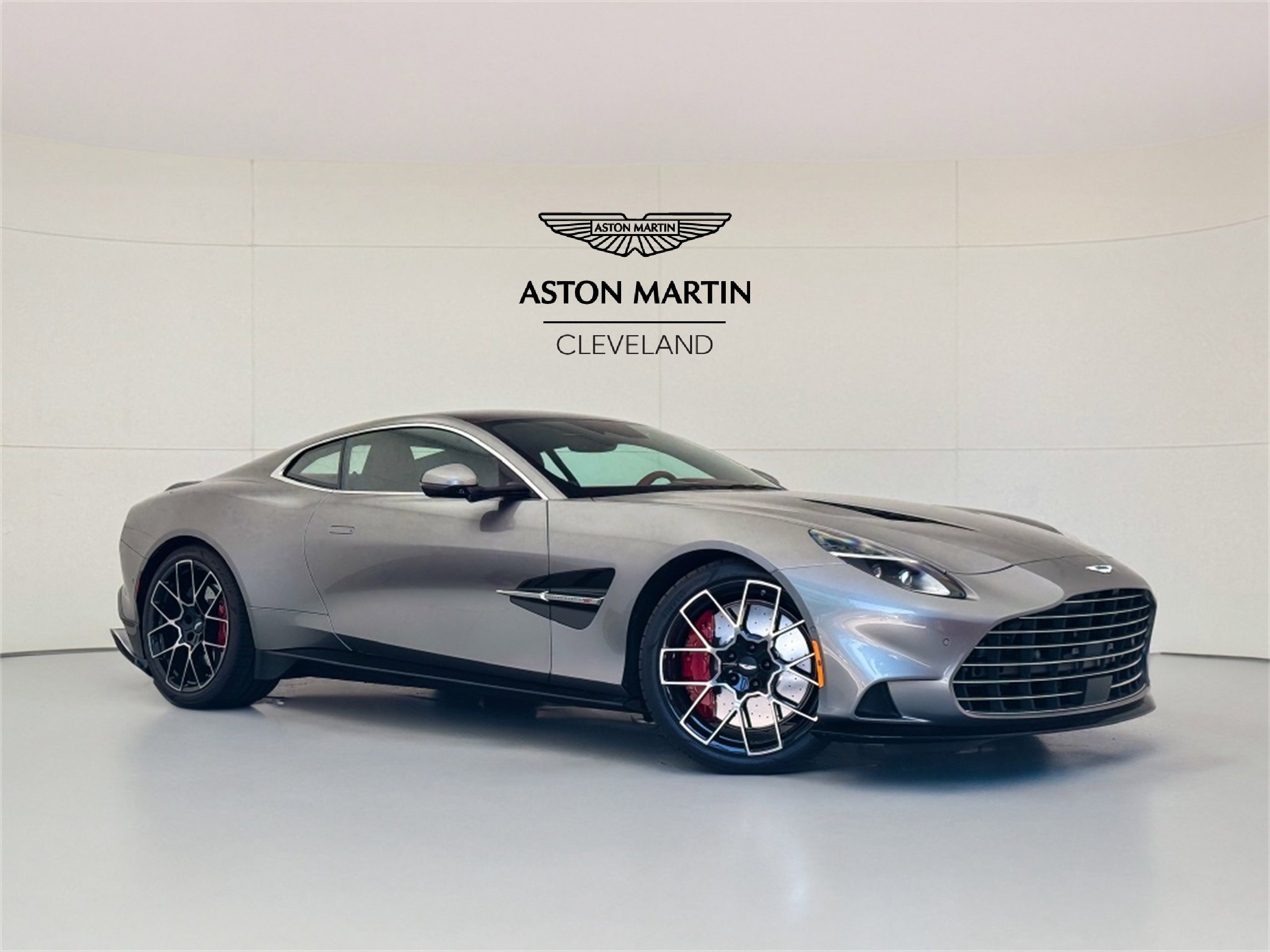 Used 2025 Aston Martin Vanquish image 1