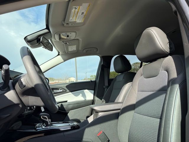Used 2025 Chevrolet Trax LT FWD image 23