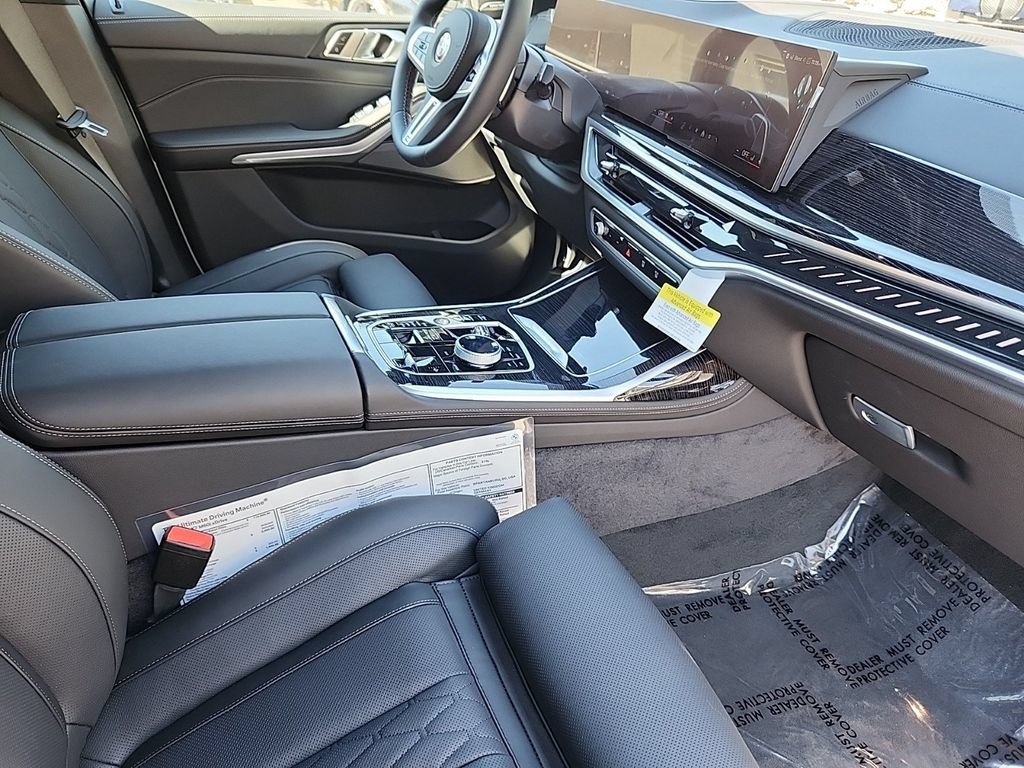 Certified 2025 BMW X7 M60i AWD/4WD image 26