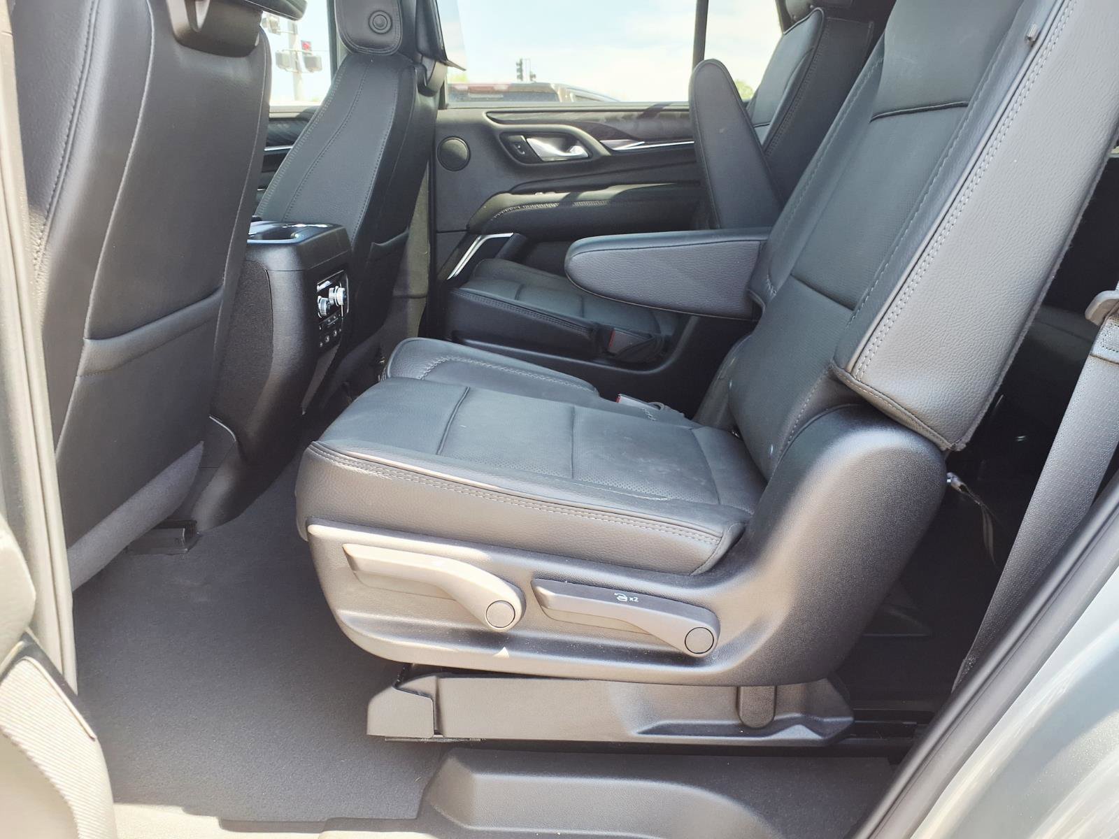 Used 2024 GMC Yukon Denali w/ Advanced Technology Package AWD/4WD image 16