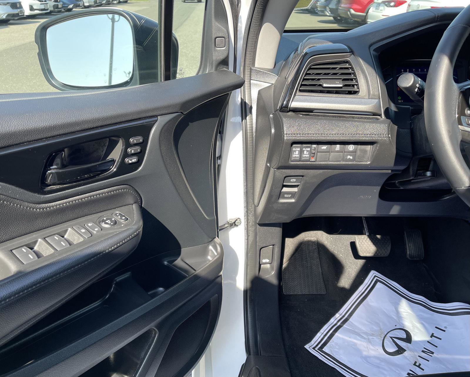 Used 2023 Honda Odyssey Touring image 2