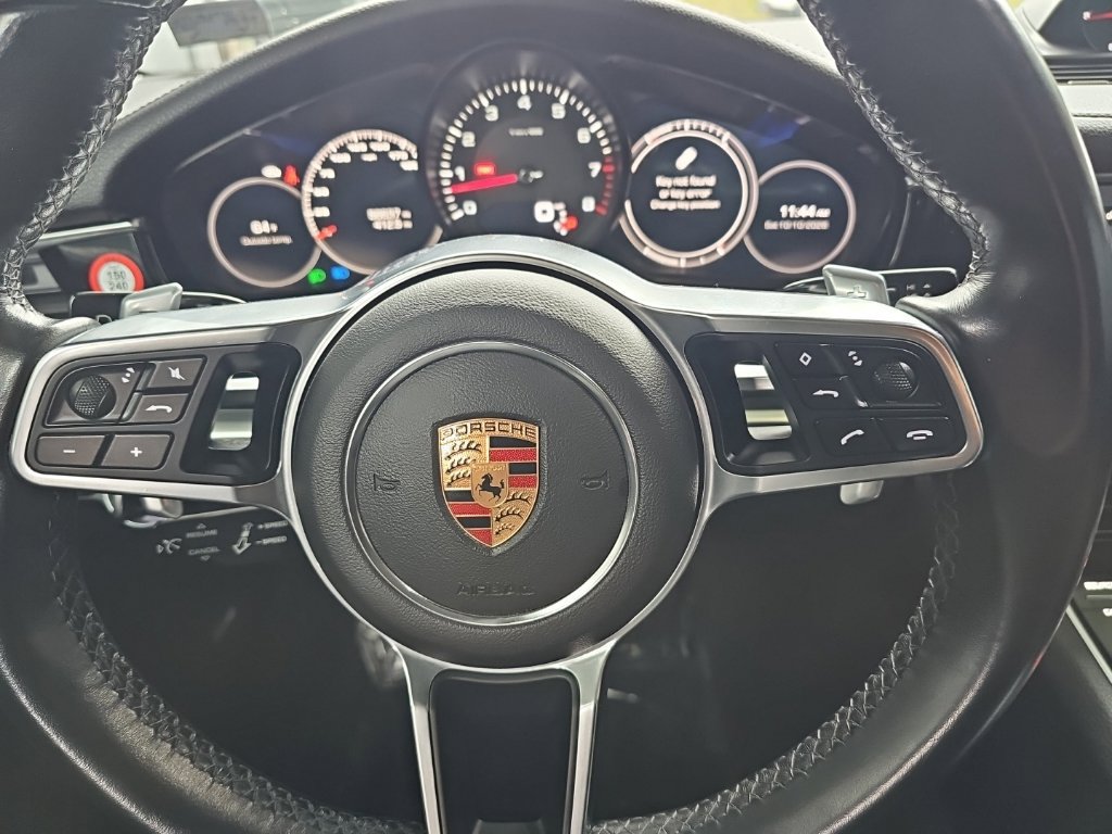 Used 2018 Porsche Panamera 4 AWD/4WD image 17