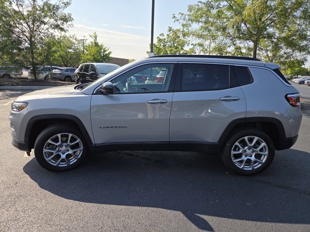 Used 2023 Jeep Compass Latitude AWD/4WD image 19