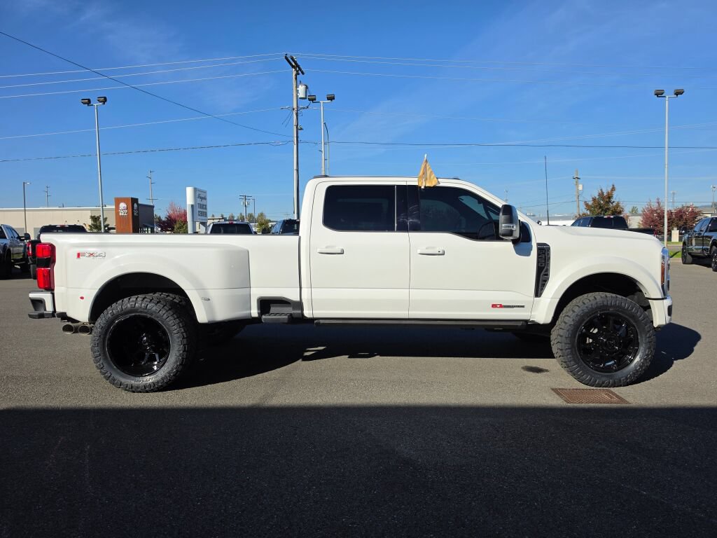Certified 2025 Ford F450 Platinum w/ FX4 Off-Road Package AWD/4WD image 5