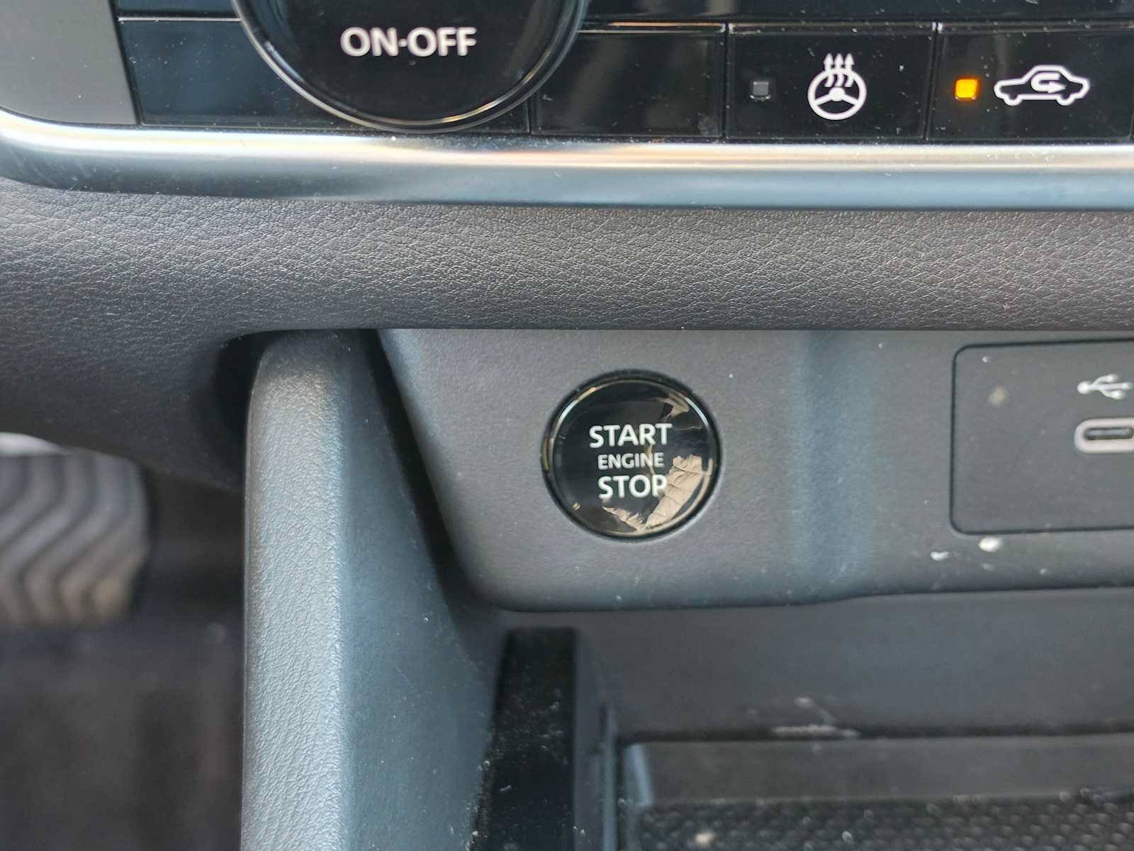 Used 2024 Nissan Rogue SV w/ SV Premium Package FWD image 30