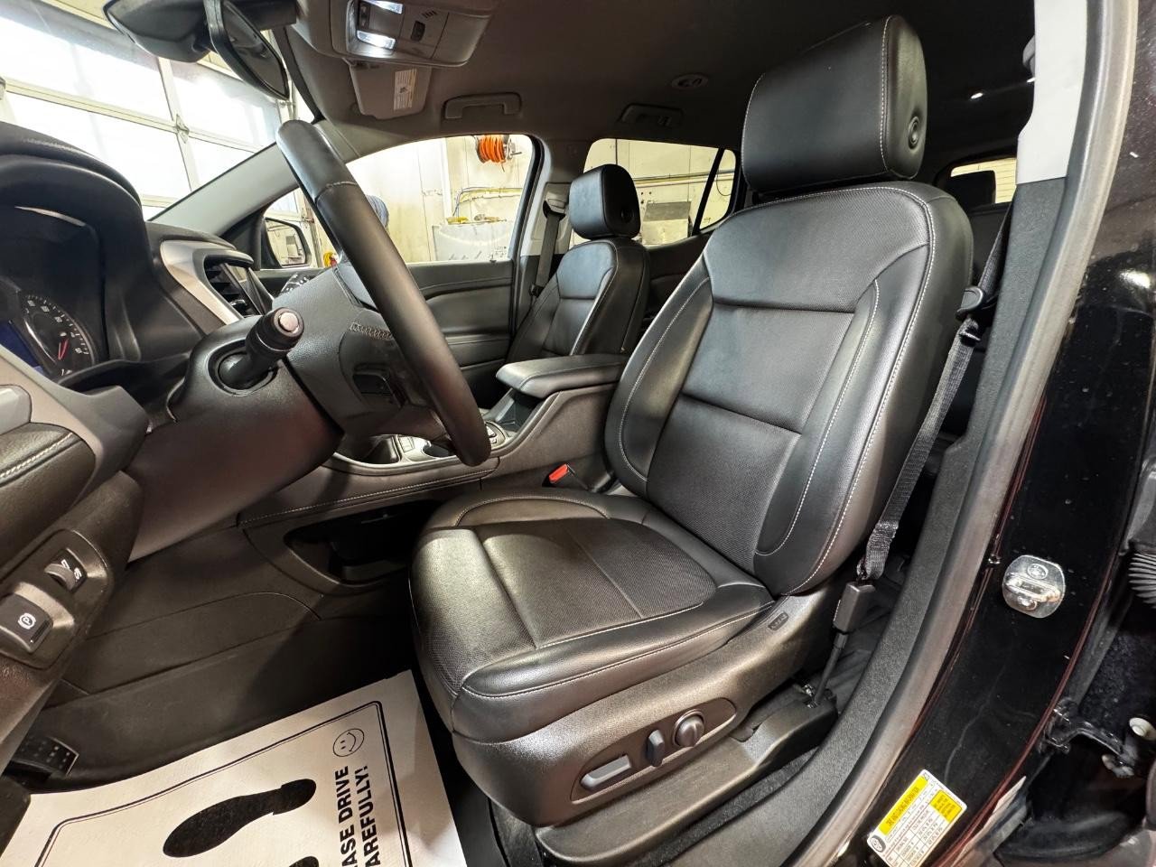 Used 2023 GMC Acadia SLT w/ Elevation Edition image 18