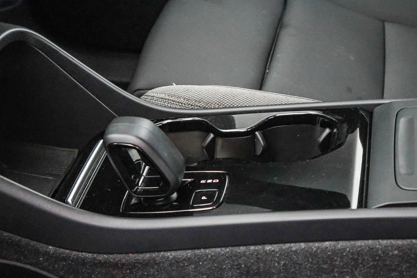 Used 2023 Volvo XC40 Recharge Plus image 32