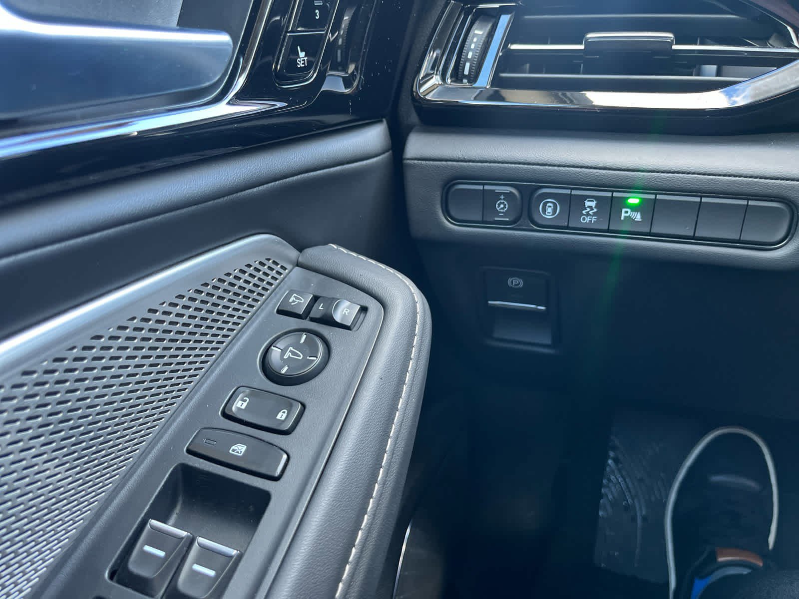 Used 2024 Acura MDX w/Technology Package image 32