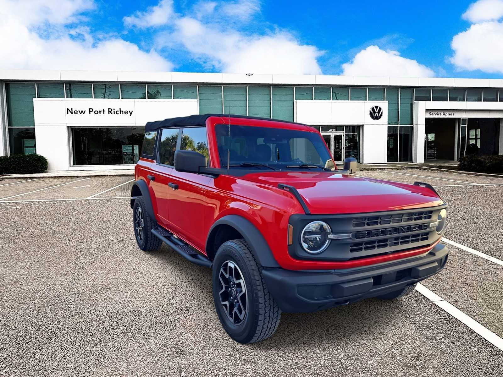 Used 2023 Ford Bronco 4-Door image 2