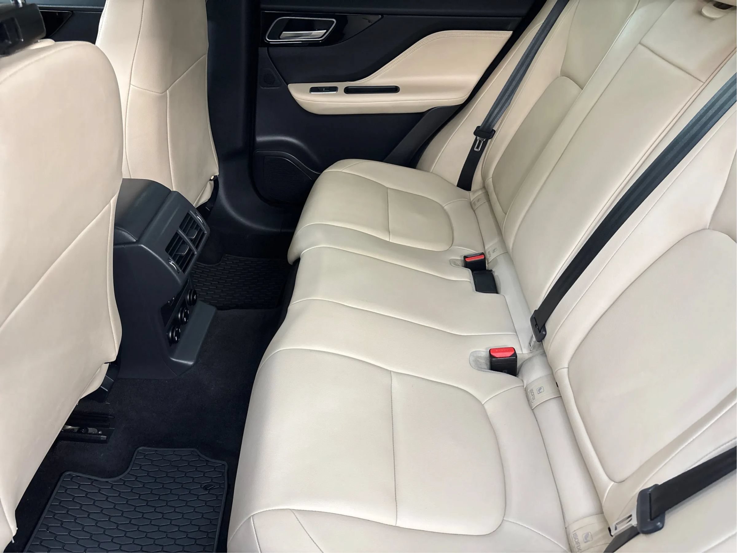 Used 2020 Jaguar F-PACE Premium AWD/4WD image 14
