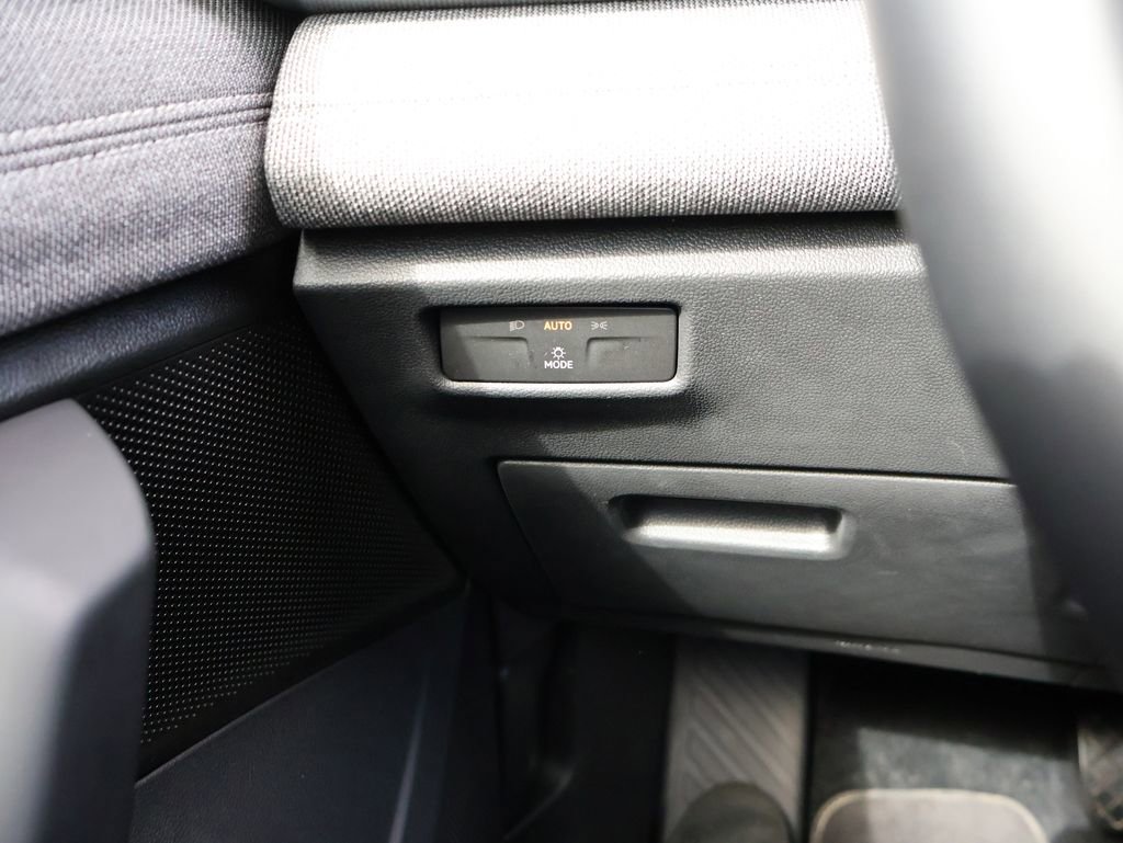Used 2025 Volkswagen Tiguan S AWD/4WD image 32