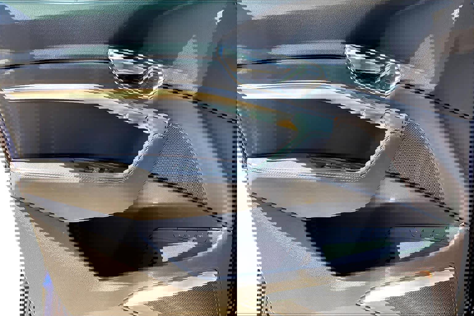 Used 2023 Audi e-tron Premium Plus w/ Premium Plus Package image 21