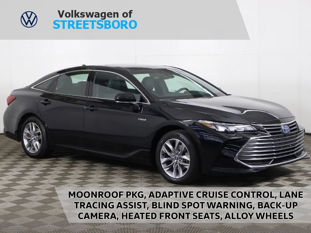Used 2019 Toyota Avalon XLE w/ Moonroof Package FWD image 1