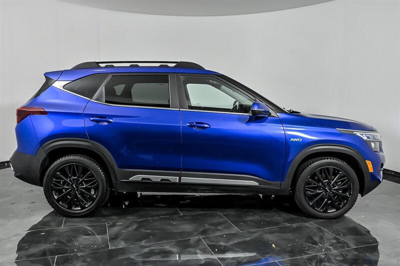 Used 2022 Kia Seltos Nightfall Edition AWD/4WD image 10