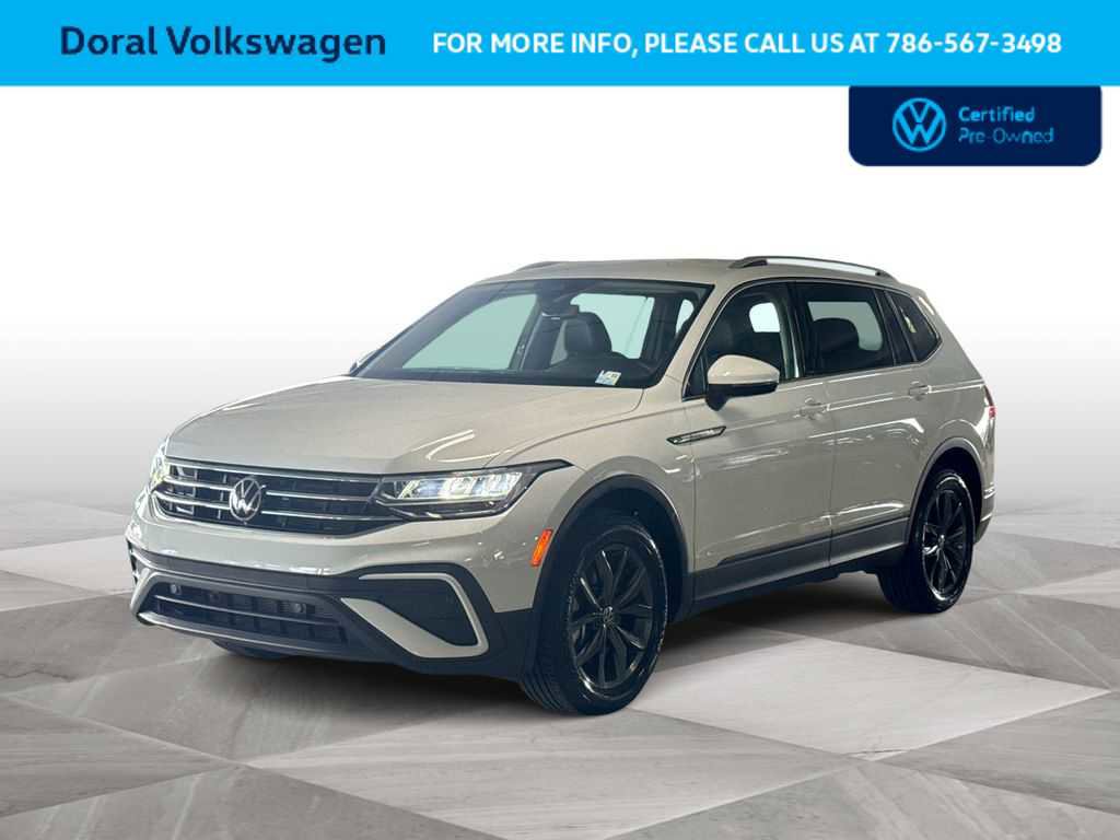 Certified 2022 Volkswagen Tiguan SE FWD image 1