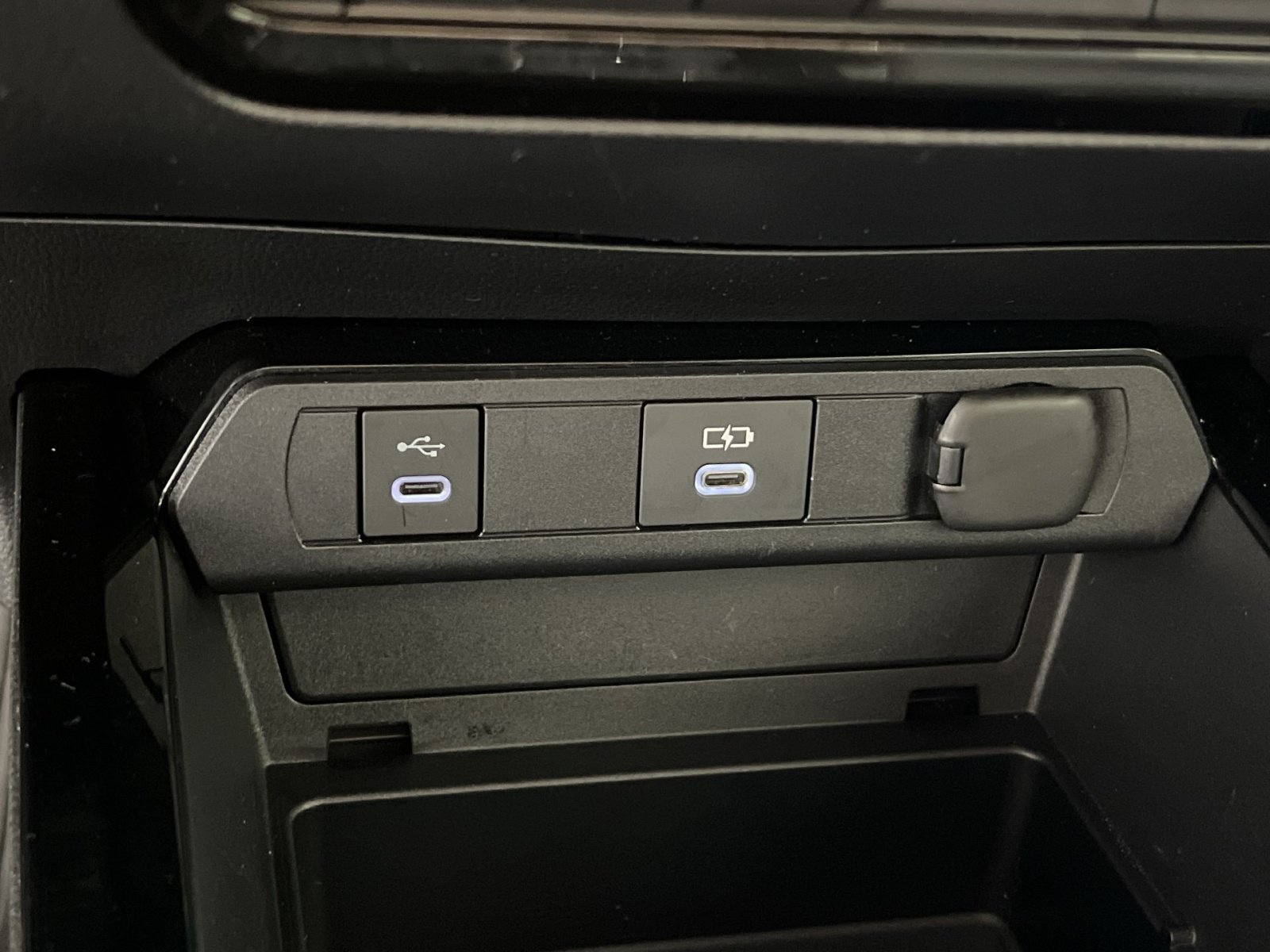 Used 2023 Toyota Prius Prime FWD image 34