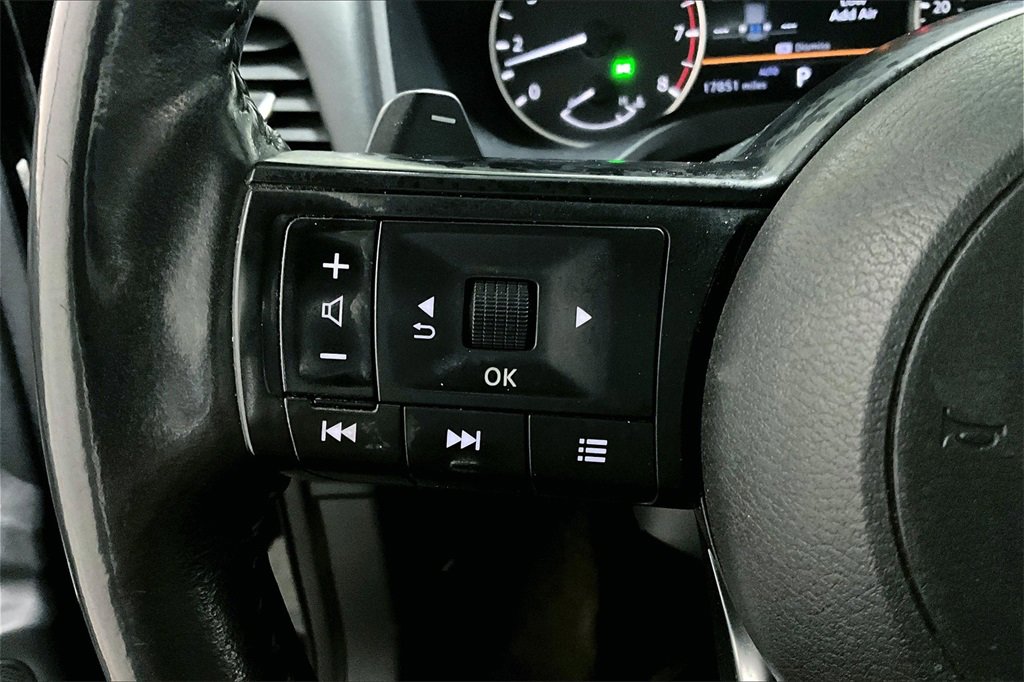 Used 2022 Nissan Rogue S image 11