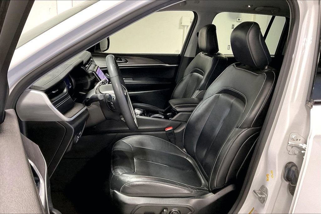 Used 2023 Jeep Grand Cherokee Limited image 33