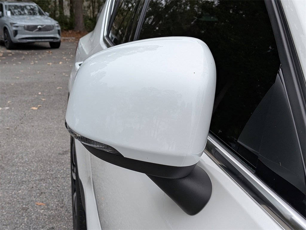 Certified 2024 Volvo XC40 B5 Core image 11