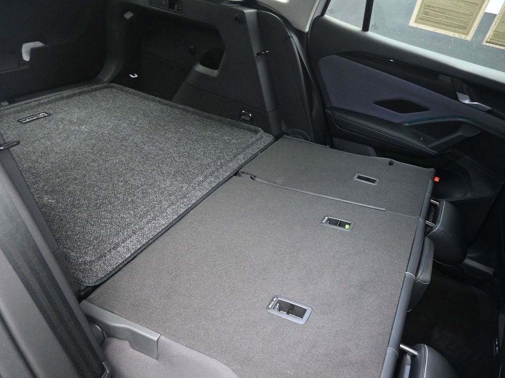 Certified 2025 Volkswagen Tiguan SE FWD image 26