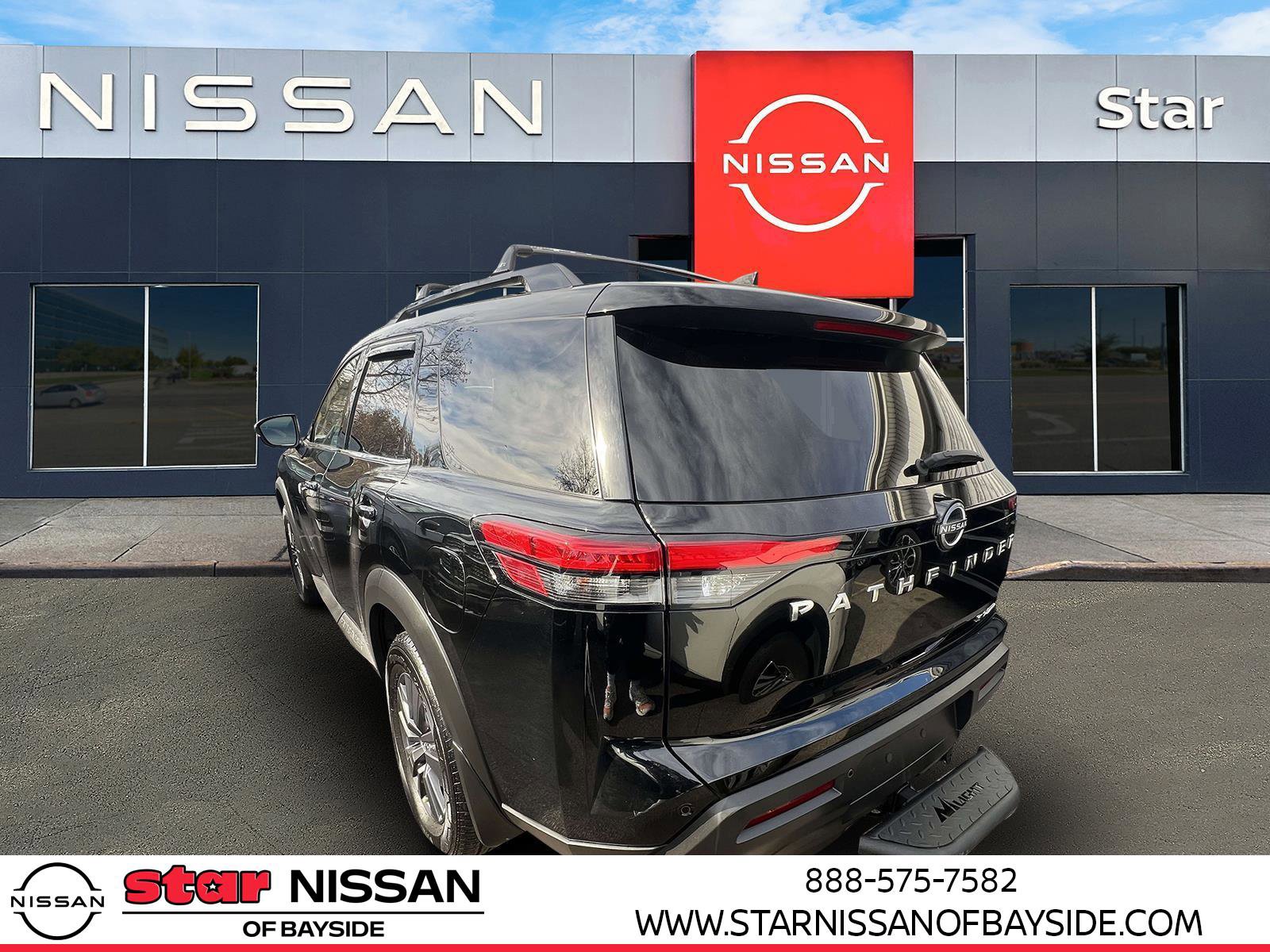 Certified 2022 Nissan Pathfinder SV w/ SV Premium Package image 6