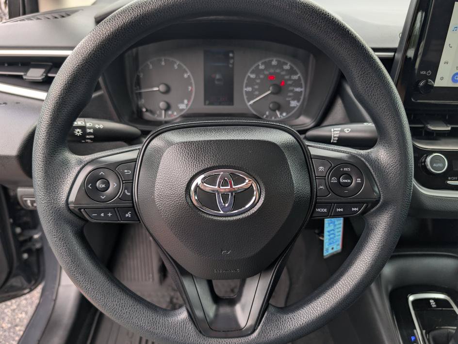 Used 2025 Toyota Corolla LE FWD image 14