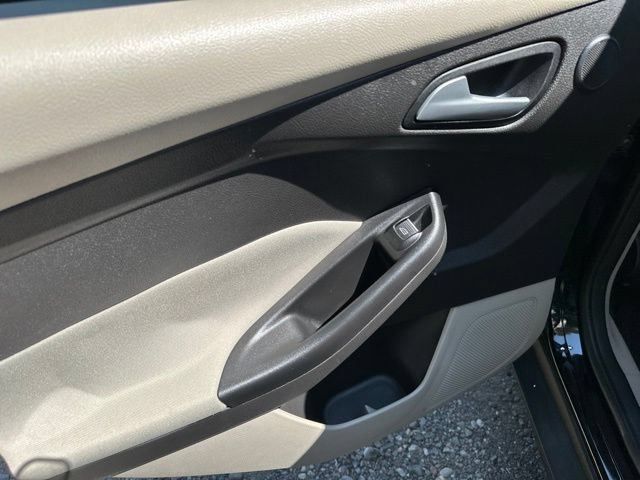 Used 2017 Ford Focus Electric Hatchback FWD image 13