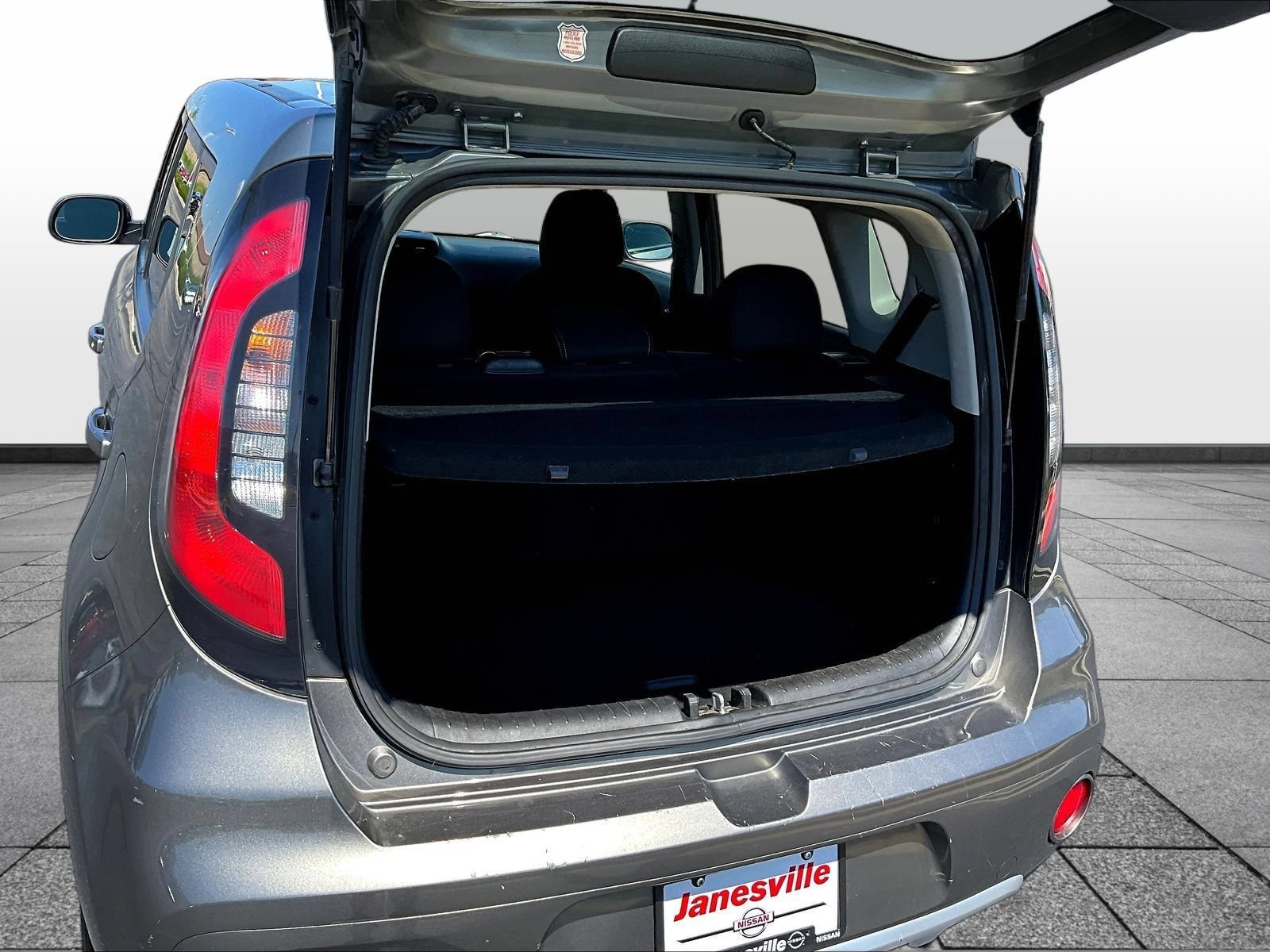Used 2018 Kia Soul + FWD image 9
