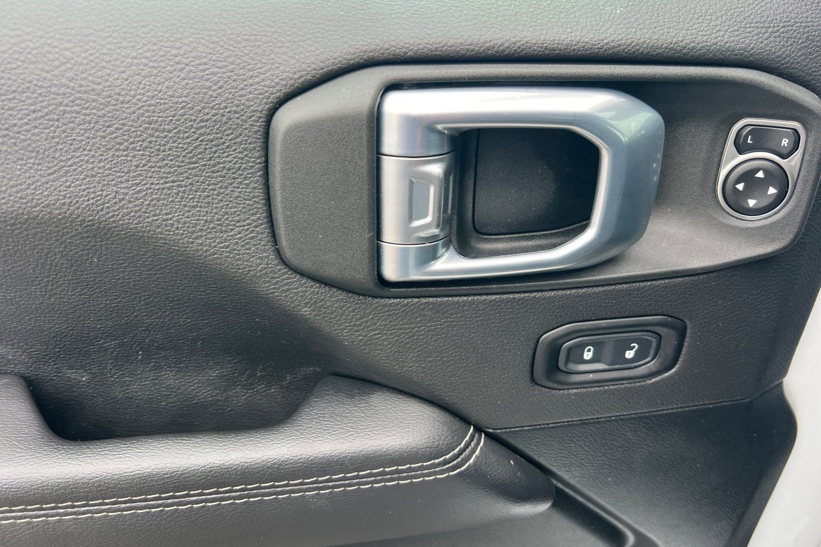 Certified 2021 Jeep Gladiator Overland w/ Popular Equipment Package image 12