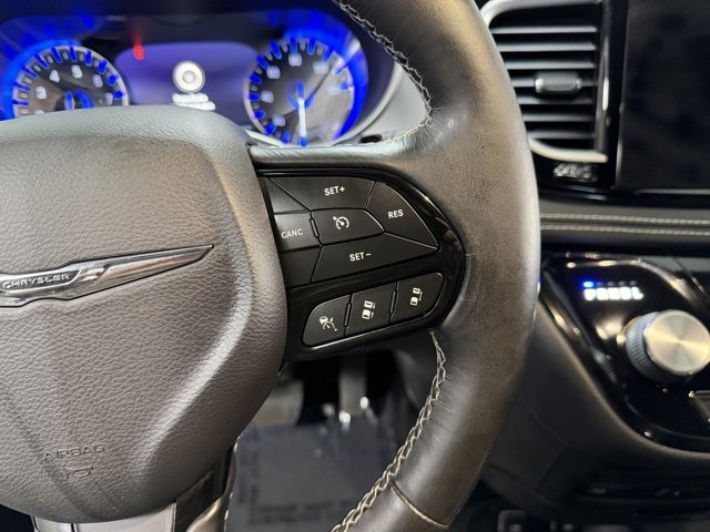 Used 2021 Chrysler Pacifica Touring-L w/ Uconnect Theater Family Group image 16