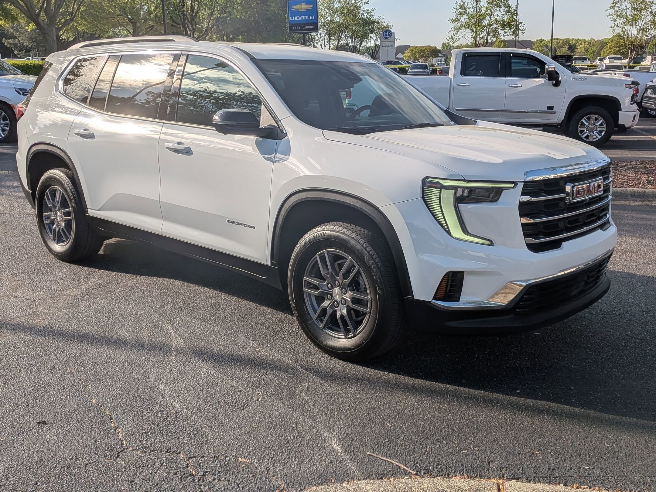 Certified 2025 GMC Acadia Elevation AWD/4WD image 2