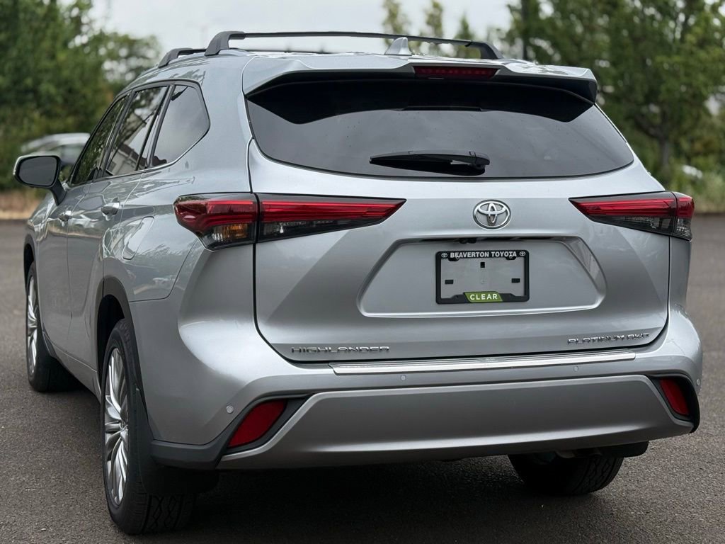Used 2023 Toyota Highlander Platinum AWD/4WD image 3
