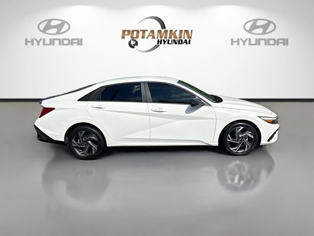 Certified 2025 Hyundai Elantra SEL FWD image 4