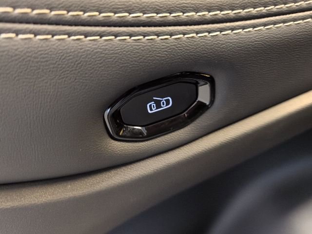 New 2026 Jeep Cherokee Laredo AWD/4WD image 15