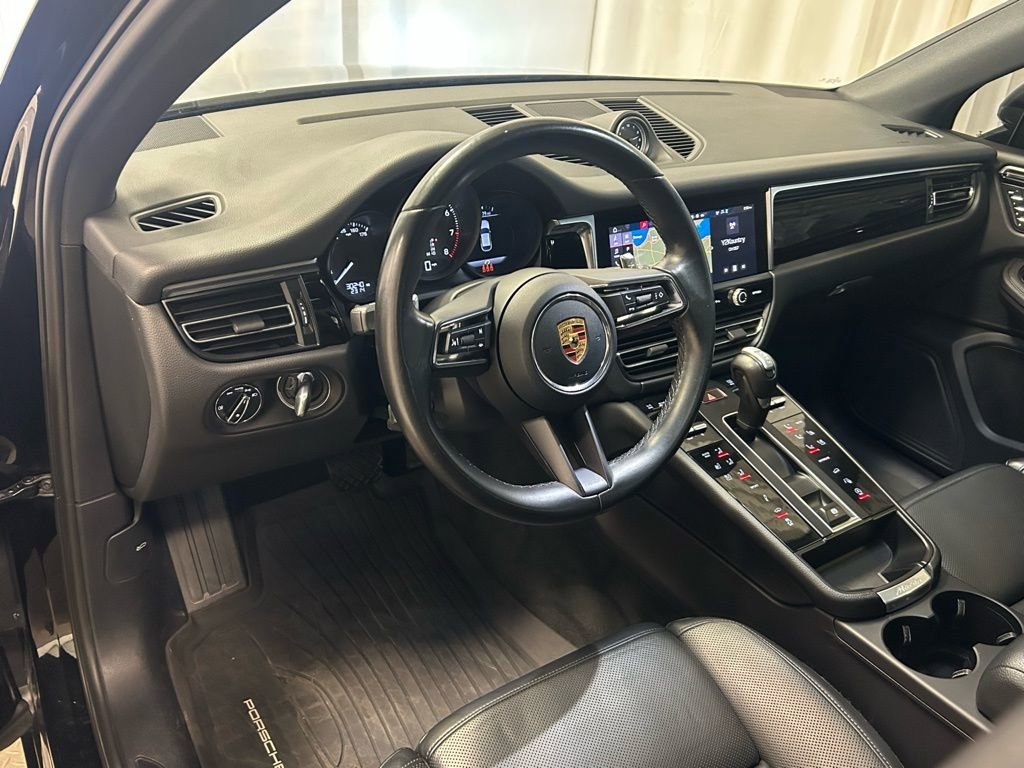 Certified 2023 Porsche Macan Turbo image 4
