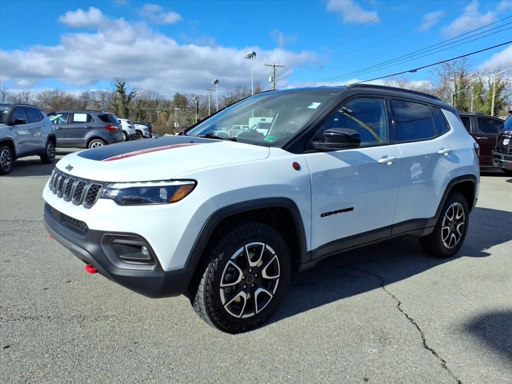 Used 2025 Jeep Compass Trailhawk w/ Trailhawk Elite Group image 8