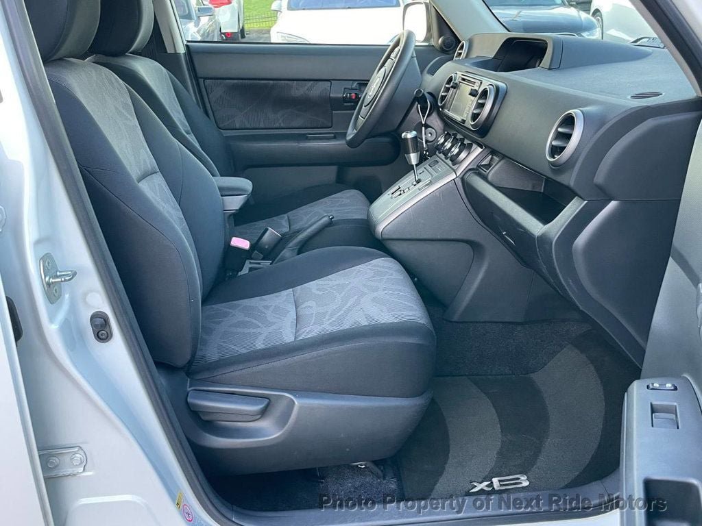 Used 2014 Scion xB FWD image 8