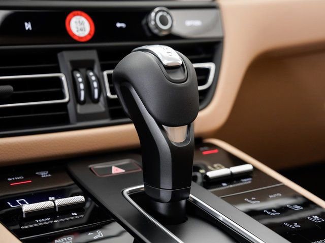 Certified 2025 Porsche Macan image 22
