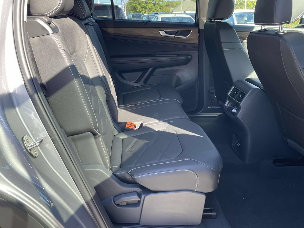 New 2026 Volkswagen Atlas SE FWD image 10
